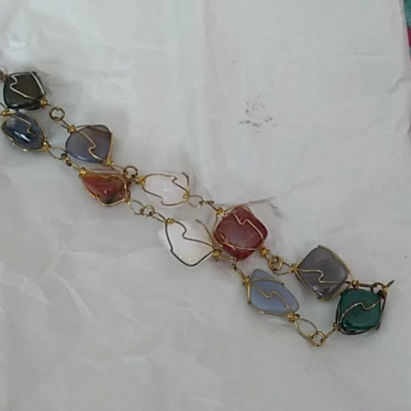 Bead and wire necklace - Picture 3 of 3